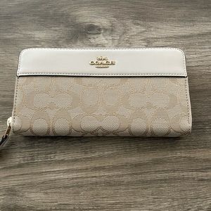 Coach | accordion wallet | NWT